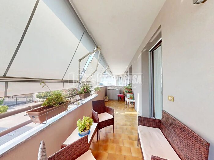 Appartamento quadrilocale in vendita in Via Dante Alighieri, Cesano Maderno