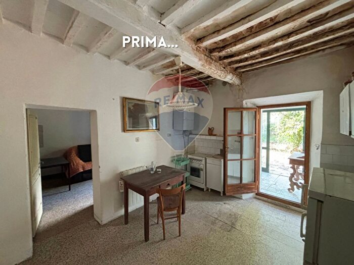 Casa con 8 locali in vendita in Via Roma a, Roccastrada