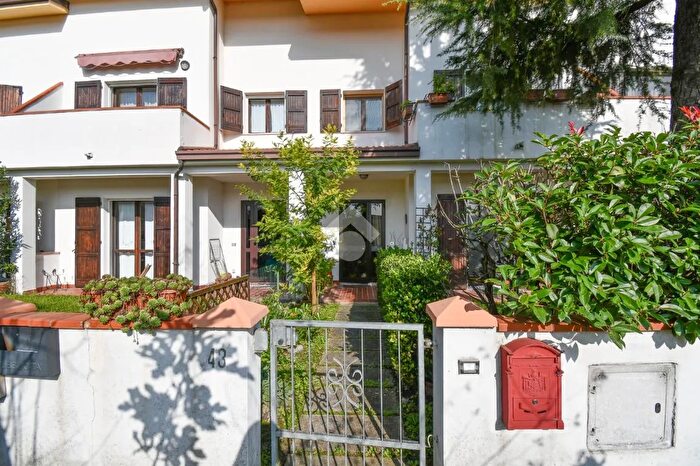 Casa con 5 locali in vendita in Via della Chiesa, Poggio Renatico