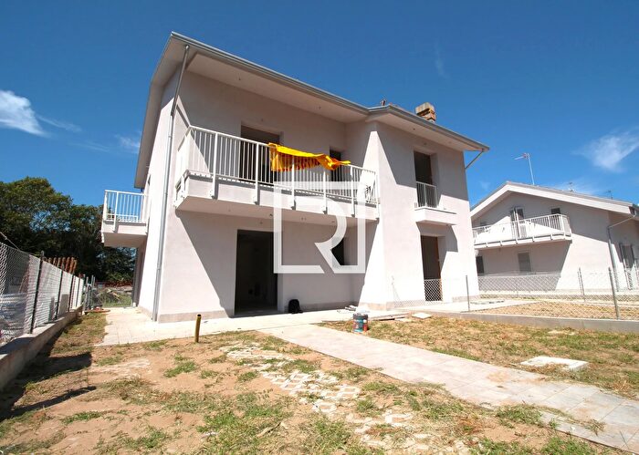 Casa quadrilocale in vendita in Via Trasimeno Cervia, Cervia