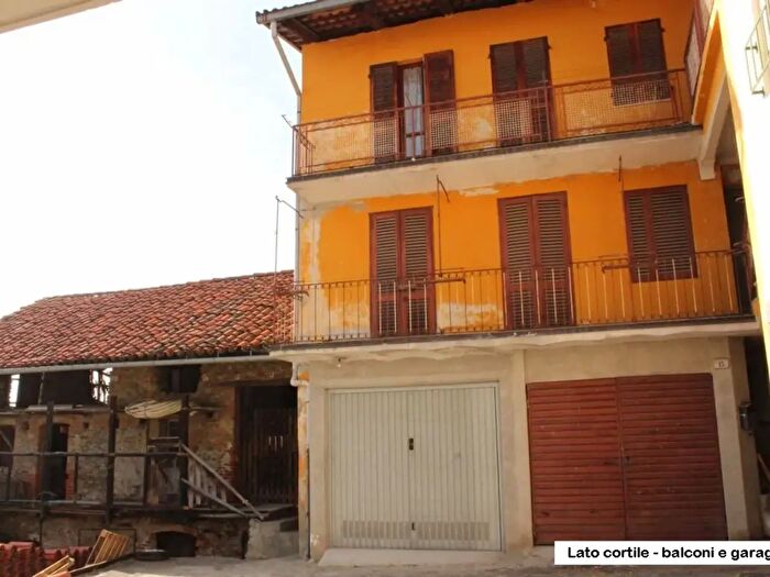 Casa con 8 locali in vendita in Via Cavour N, Strambinello