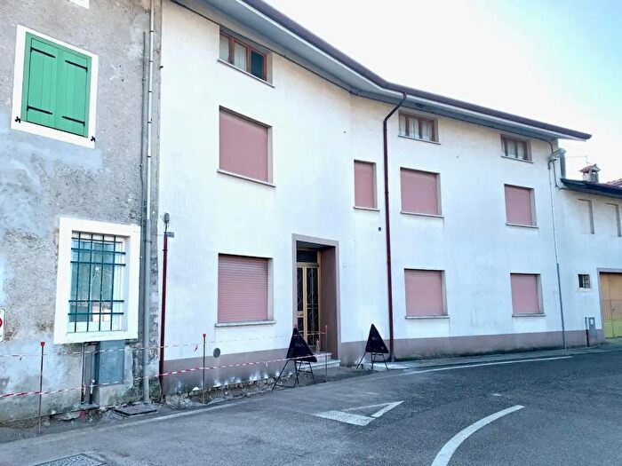 Casa con 7 locali in vendita in Dignano