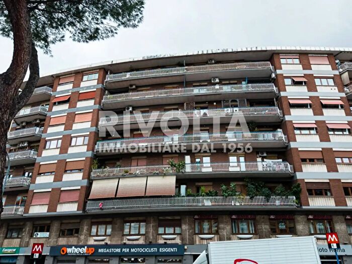 Appartamento bilocale in vendita in Via Appia Nuova, Roma