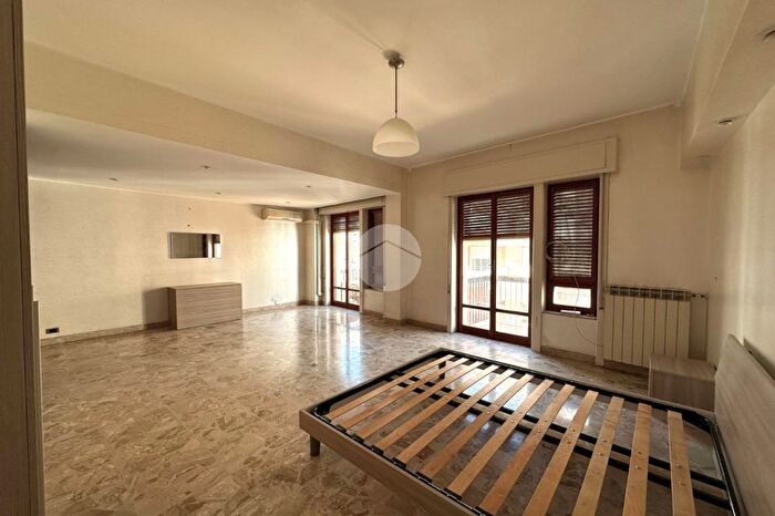 Appartamento quadrilocale in vendita in Via Alfredo Cappellini, Messina