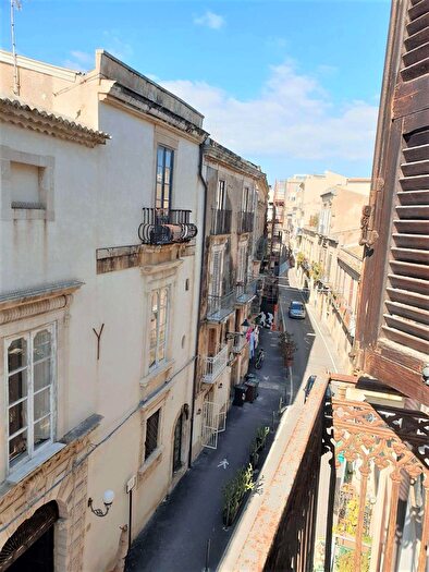 Appartamento con 6 locali in affitto in Siracusa