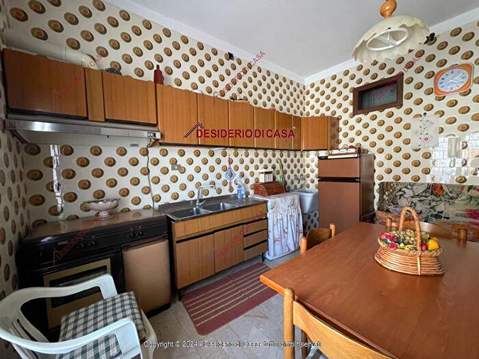 Appartamento quadrilocale in vendita in Genova