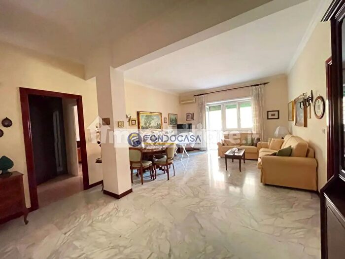 Appartamento trilocale in vendita in Via Crocefisso, Milano