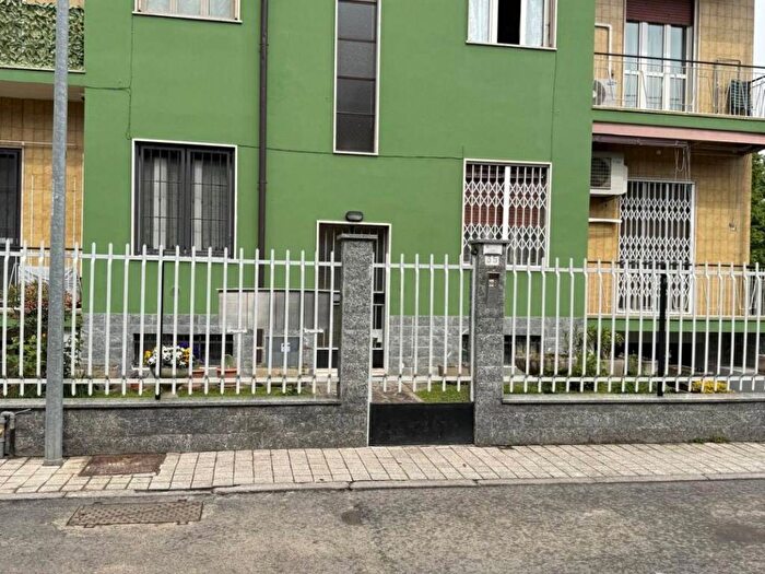 Appartamento bilocale in affitto in Via Francesco Petrarca, Centro, Rozzano