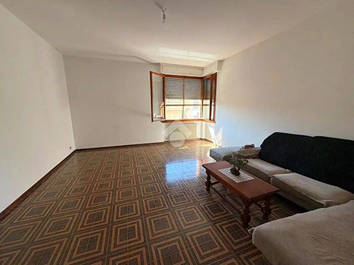 Appartamento con 5 locali in affitto in Via Giuseppe di Vittorio, Pontedera