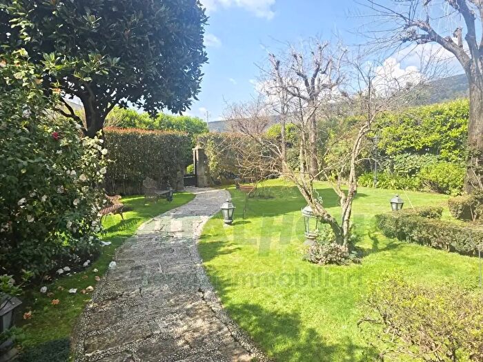 Casa con 7 locali in vendita in Via Emanuele De Cillis, Caserta