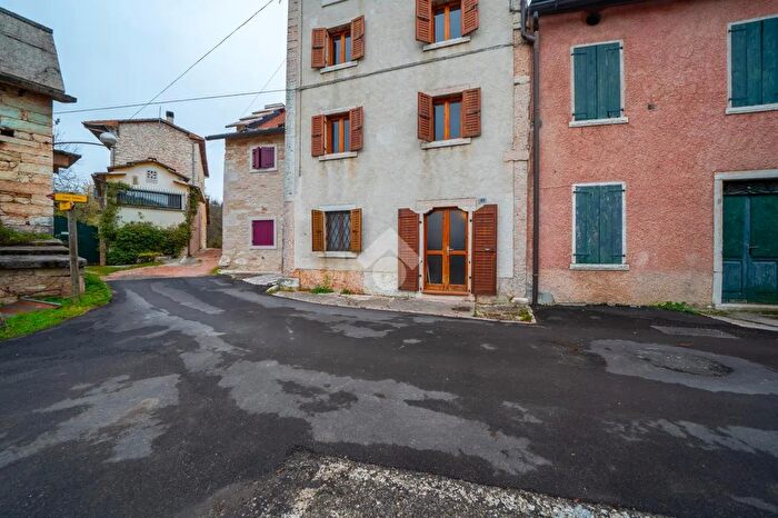 Casa con 7 locali in vendita in Contrada Costa, Bosco Chiesanuova