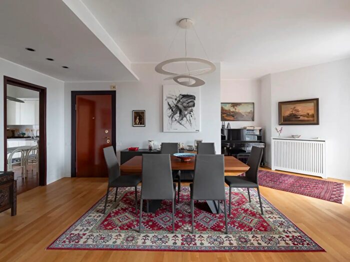 Appartamento quadrilocale in vendita in Via Lecco, Monza