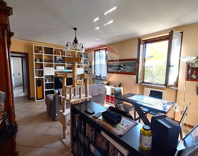 Appartamento trilocale in vendita in Via Morivione, Torre DArese