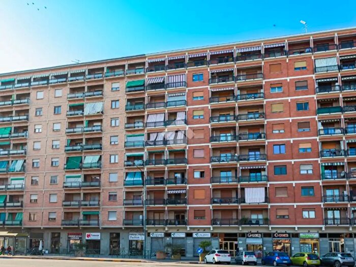 Appartamento trilocale in vendita in Corso Vercelli, Torino