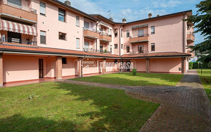 Appartamento bilocale in vendita in Via Tomba, Cadelbosco Di Sopra