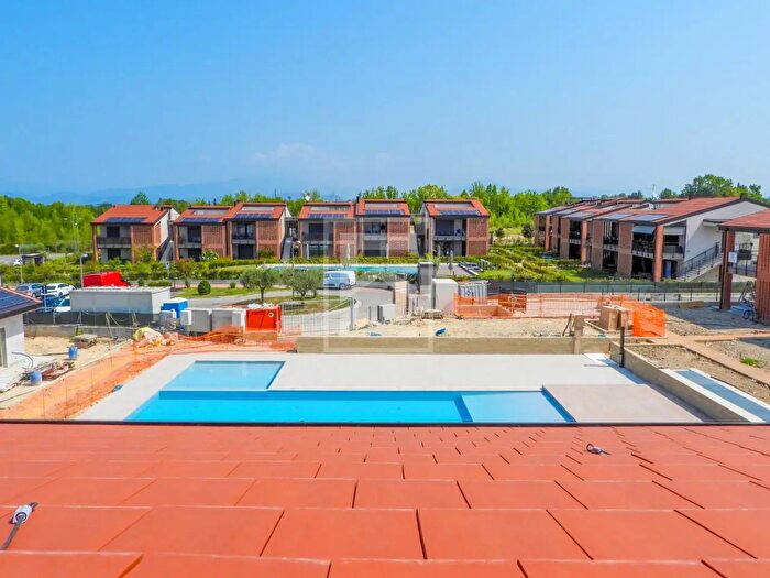 Appartamento quadrilocale in vendita in Via Pederzoli, Peschiera Del Garda