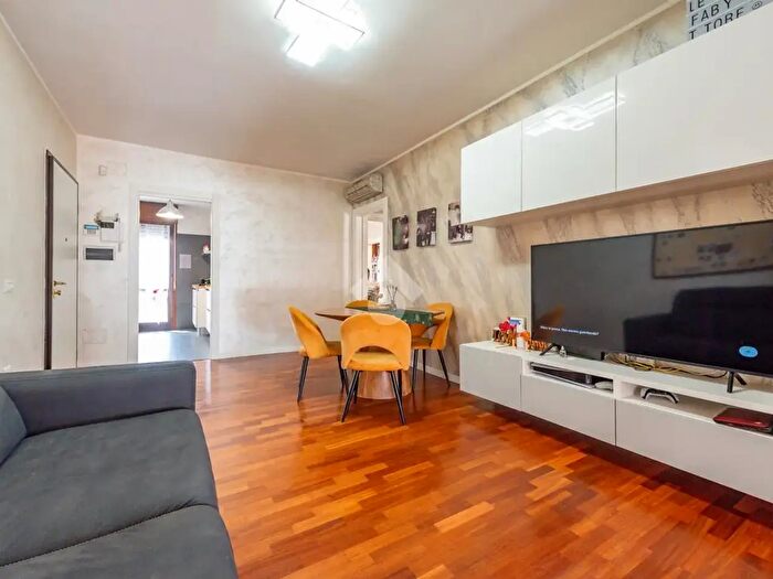 Appartamento trilocale in vendita in Piazza Gaspare Ambrosini, Roma