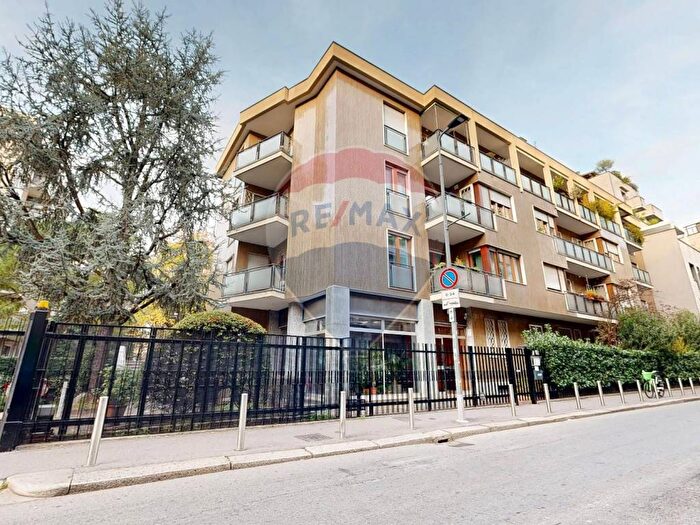 Appartamento bilocale in affitto in Via Popoli Uniti, Rovereto, Milano