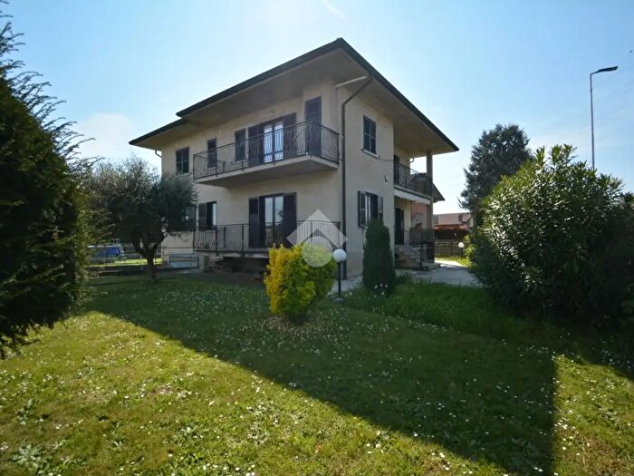 Appartamento trilocale in vendita in Via Pizzo del Diavolo, Madone