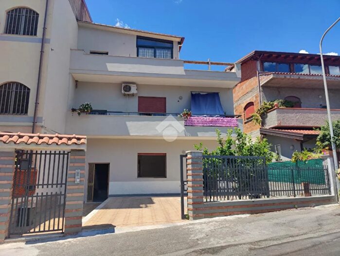 Appartamento quadrilocale in vendita in Via Bruderi, Giardini Naxos