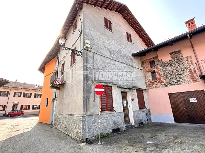 Casa con 5 locali in vendita in Piazza Matteo Pescatore, San Giorgio Canavese