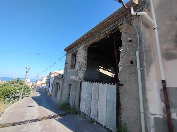 Casa con 5 locali in vendita in Largo Cottone, Villafranca Tirrena