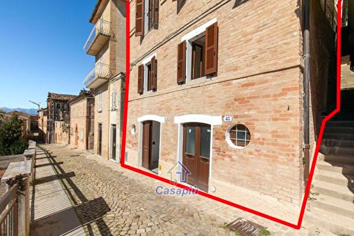 Casa con 6 locali in vendita in Via Ruggiero da Falerone, Falerone