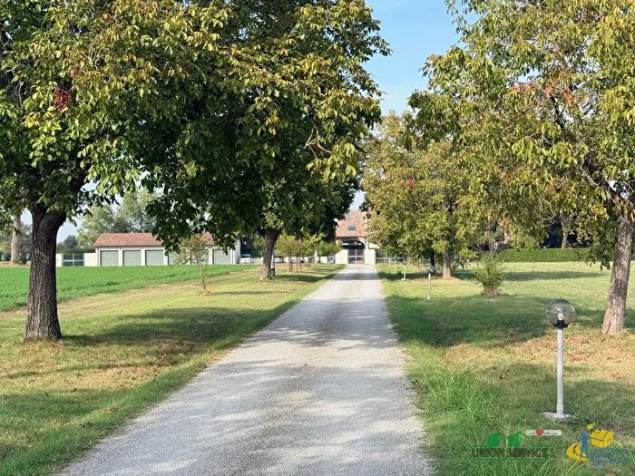 Appartamento con 5 locali in vendita in Strada Valera di Sopra, Parma