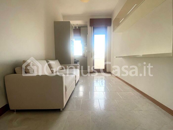 Appartamento trilocale in affitto in Piazzale Carlo Maciachini, Farini, Milano