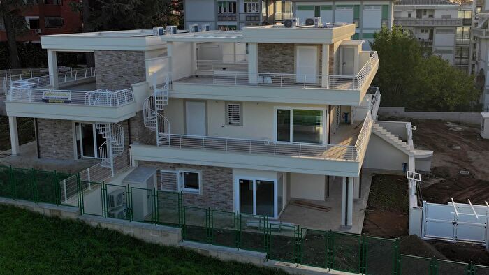 Appartamento bilocale in vendita in Via Casale Ghella, Roma