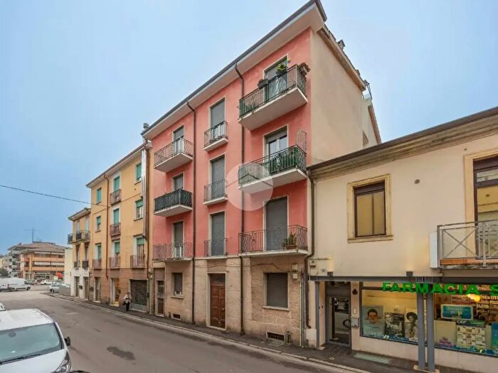 Appartamento trilocale in vendita in Via Galileo Galilei, Verona