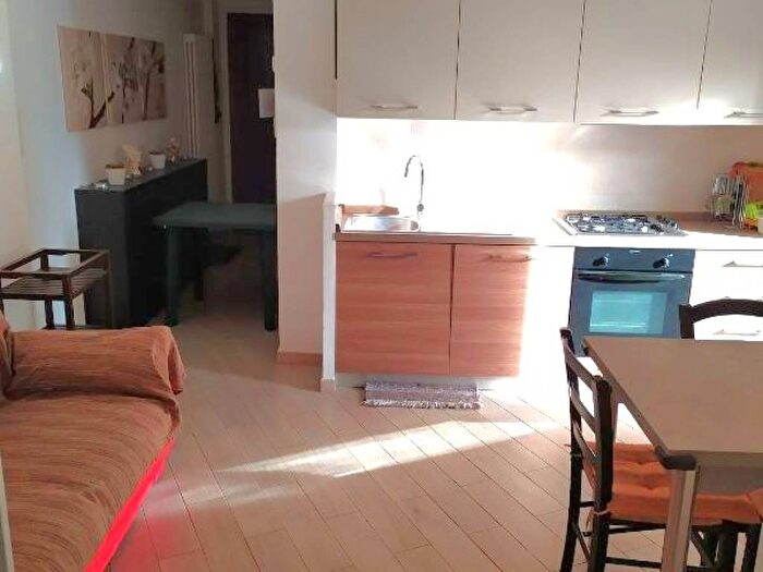 Appartamento quadrilocale in affitto in Piazza Serrati, Spotorno