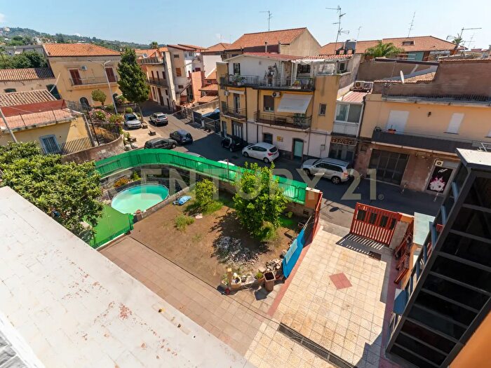 Casa con 10 locali in vendita in Via Firenze, Catania