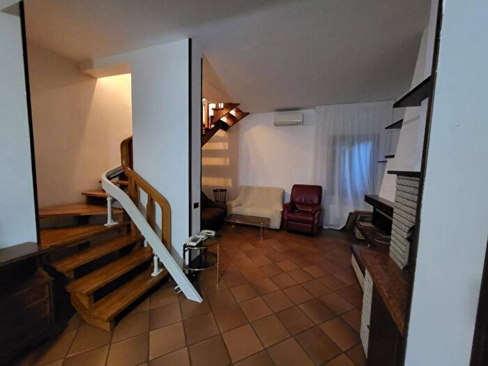 Appartamento con 6 locali in affitto in Via delle Case Bianche, San Teodoro Cignoni, Calcinaia