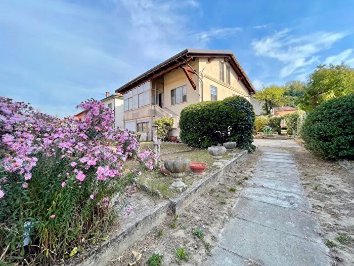 Casa con 7 locali in vendita in Via Generale Filippo Martinengo, Dogliani