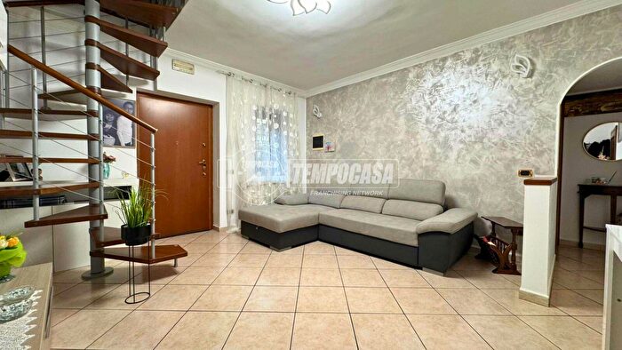 Appartamento trilocale in vendita in Via Milano, Cologno Monzese