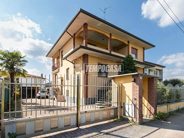 Appartamento trilocale in vendita in Via Trieste, Solaro