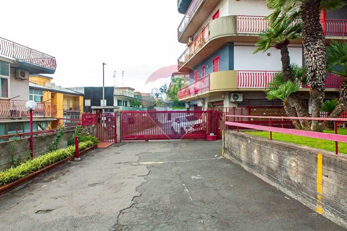 Appartamento quadrilocale in vendita in Via Michelangelo Buonarroti, Aci Catena