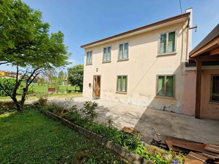Casa in vendita in Gavello