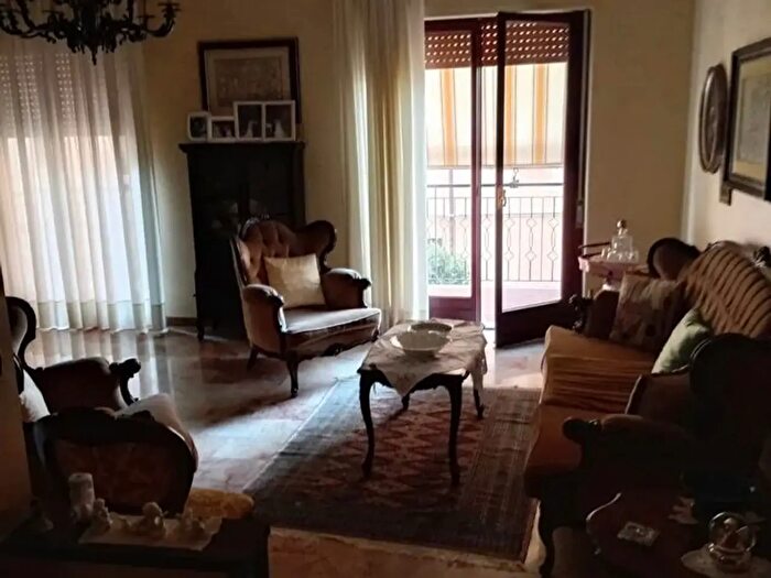 Appartamento con 5 locali in vendita in Via Alfonso Frangipane, Reggio di Calabria