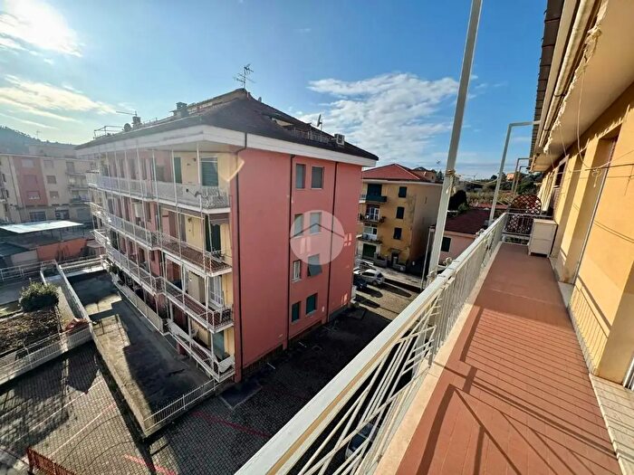 Appartamento quadrilocale in vendita in Via Giuseppe Latiro, Sestri Levante