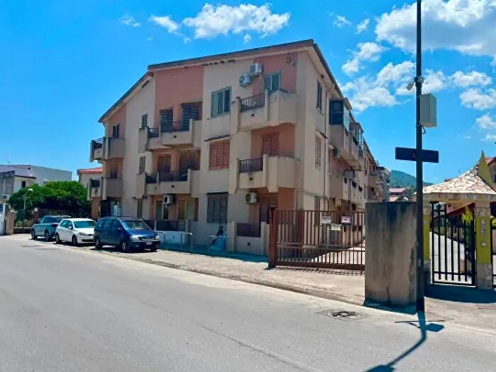 Appartamento quadrilocale in vendita in Via Gaspare Amodeo, Oliveri