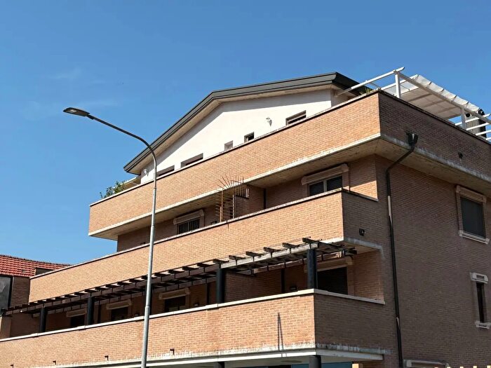 Appartamento quadrilocale in vendita in Via Cadorna, Rho