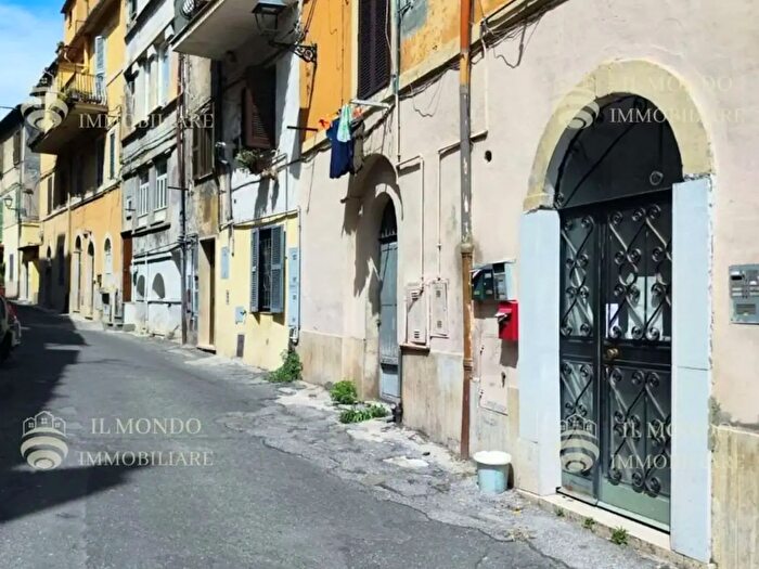 Appartamento trilocale in vendita in Via Isonzo, Palombara Sabina