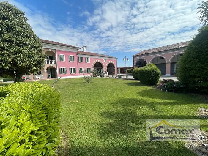 Casa con 6 locali in vendita in Via Calandrine, San Giorgio In Bosco