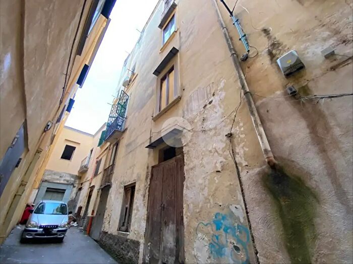 Appartamento trilocale in vendita in Via Teatro, Torre Del Greco