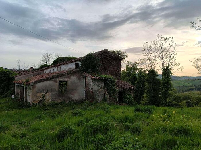 Casa con 6 locali in vendita in MontescudoMonte Colombo