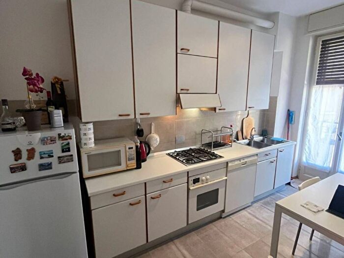 Appartamento bilocale in affitto in Via Ugo Bassi, Isola, Milano