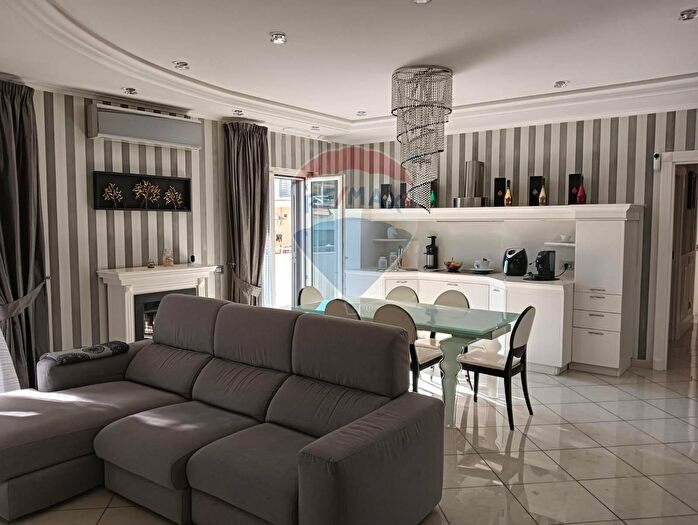 Appartamento trilocale in vendita in Via Mattia Preti, Casoria