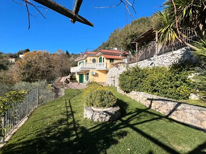 Casa con 6 locali in vendita in Massa Lubrense
